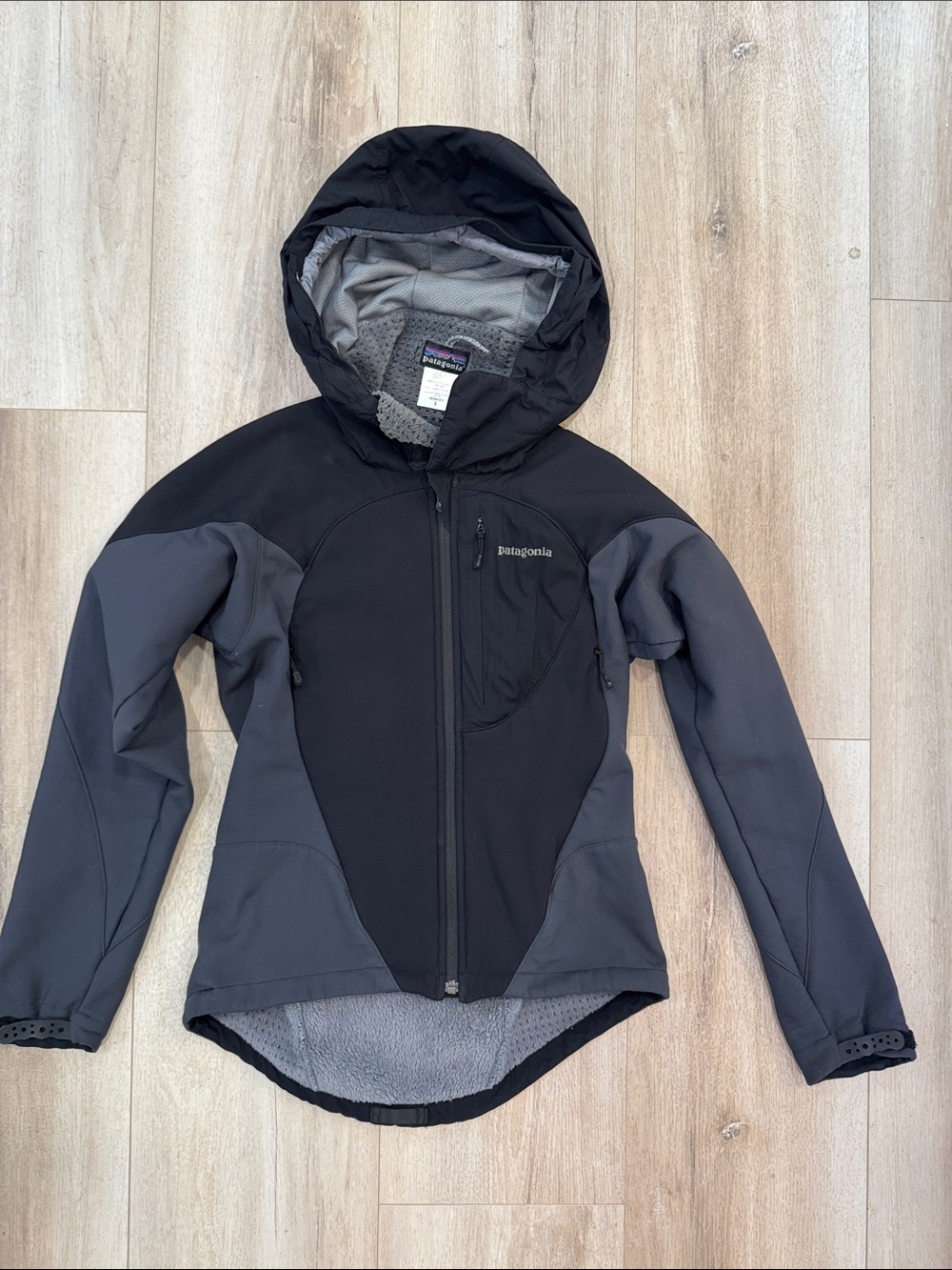 Patagonia VTG Y2K Women's Black & Charcoal Hooded Softshell Jacket